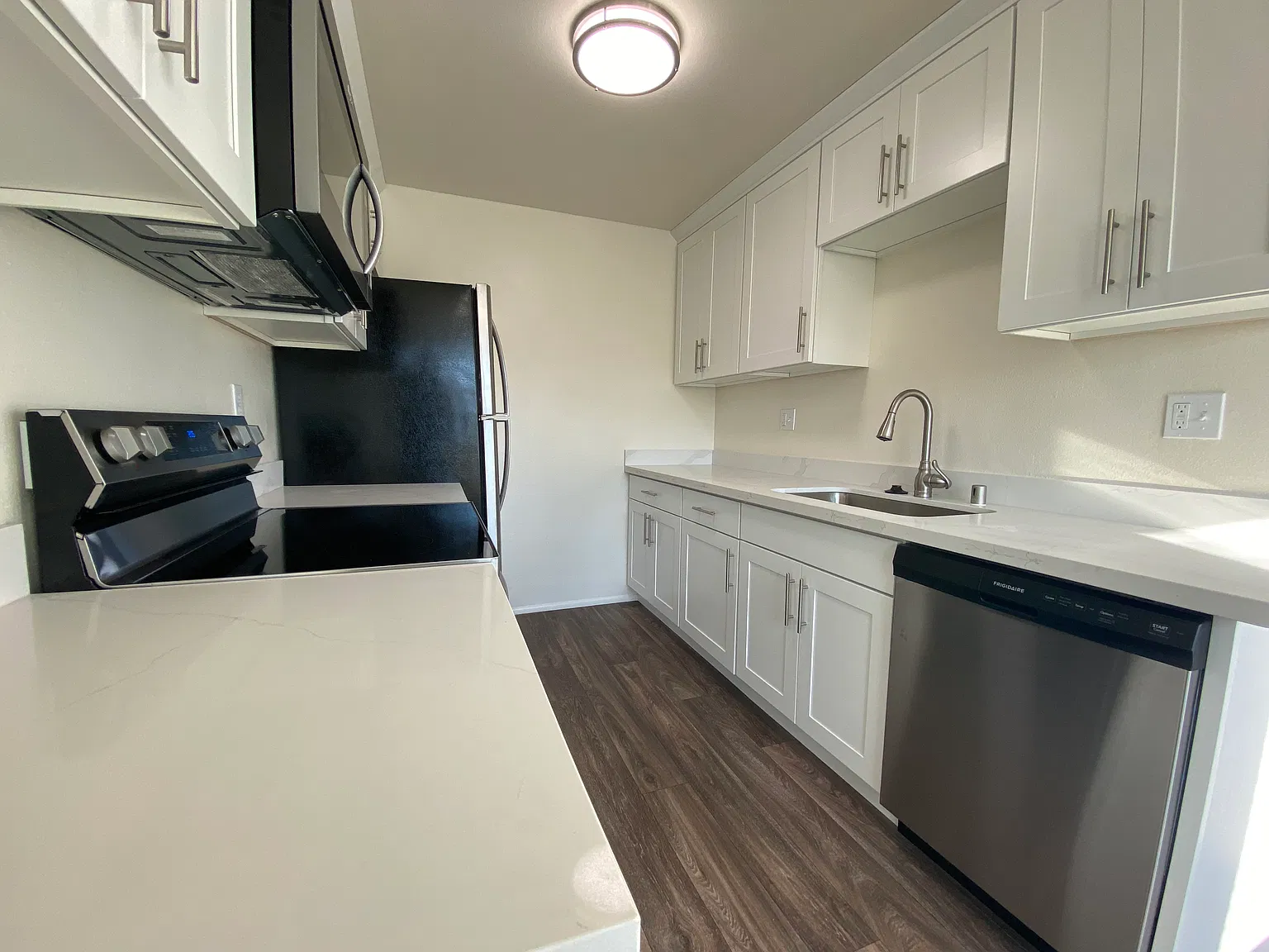 2 bed, 1100 sqft, $3,375 — Photo 3