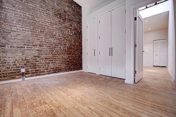 Rented by Urbane Brokerage | media 54