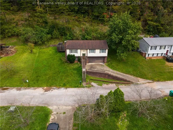 5007 Howards Fork Dr, Cross Lanes, WV 25313