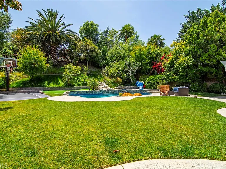 23900 Stagg St — Photo 33