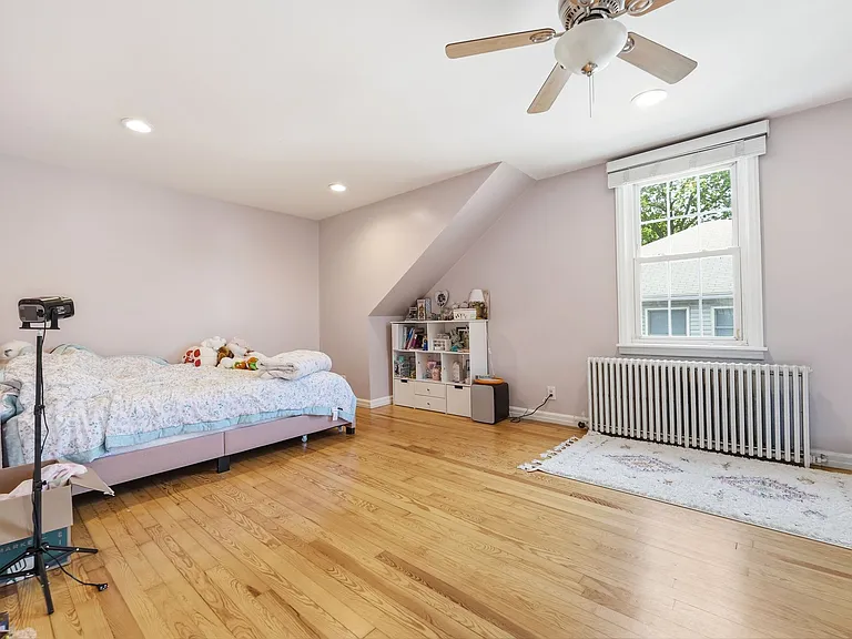 319 E Madison Ave — Photo 16