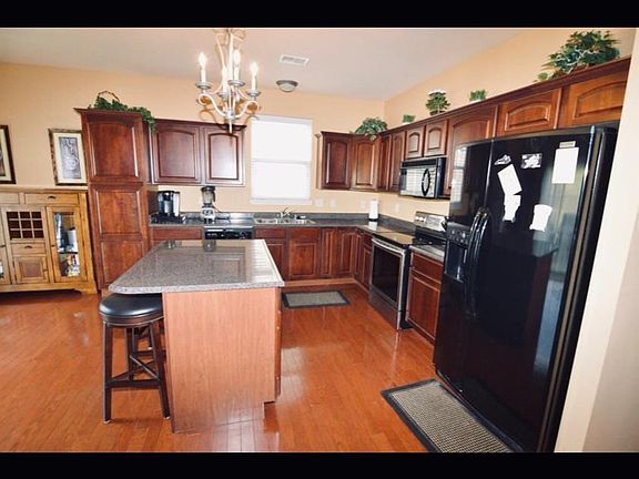 3rd image of 4452 Walnut Creek Dr