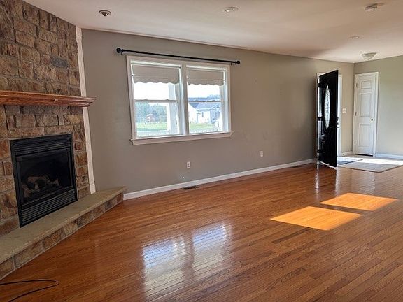 4th image of 404 Terrence Dr