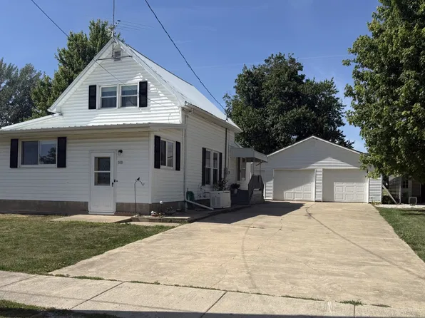 302 South St, Bradford, IL 61421