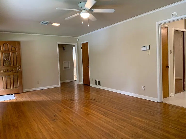 4511 Greenway Dr — Photo 3