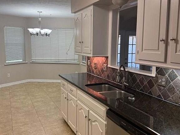4th image of 14922 Hillcrest Rd