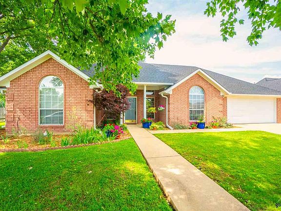 2nd image of 122 Diane Ln