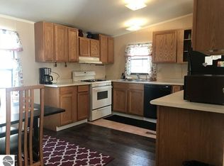 10600 Iris Ln, Mesick, MI 49668