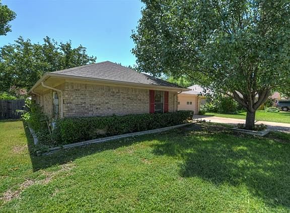 2nd image of 1420 Misty Hollow St