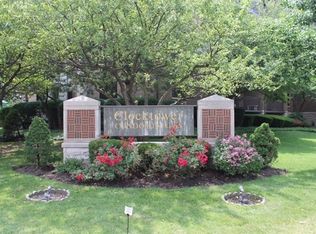 5 S Pine St APT 200B, Mount Prospect, IL 60056