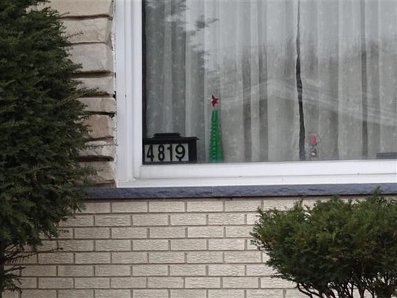 2nd image of 4819 N Crescent Ave