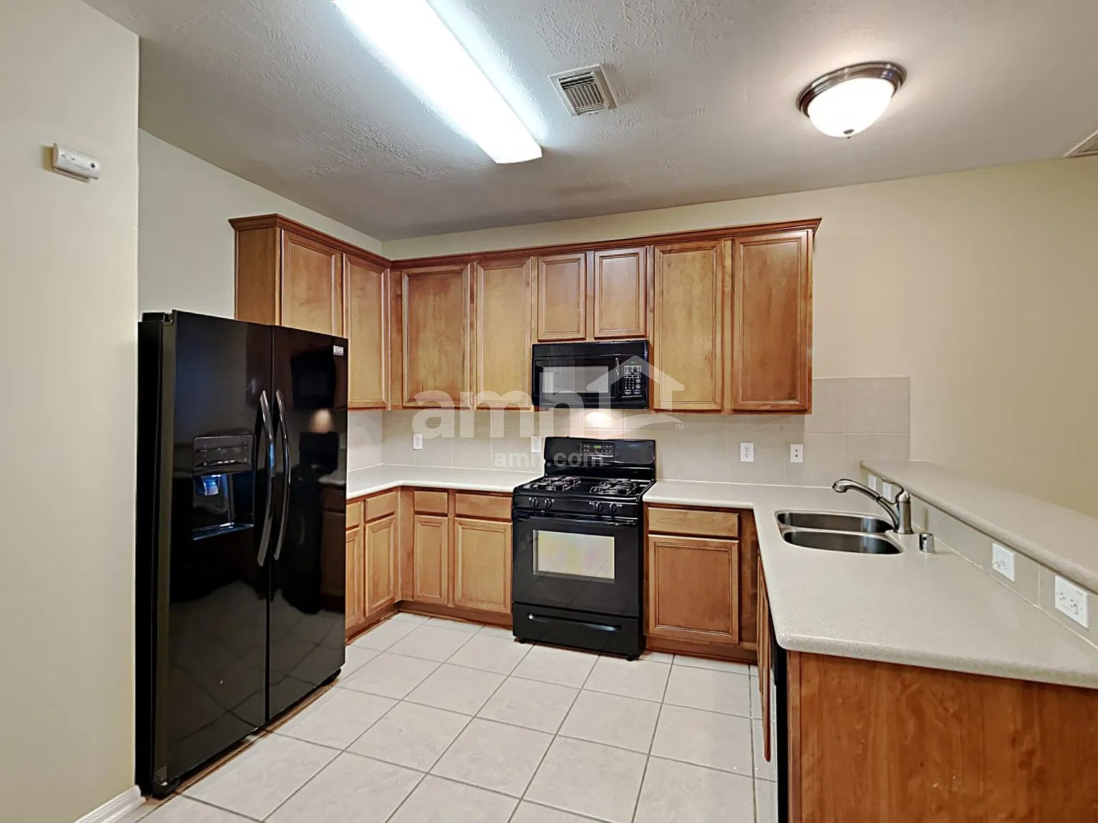 2 bed, 2.5 bath, 1576 sqft, $1,945 — Photo 3
