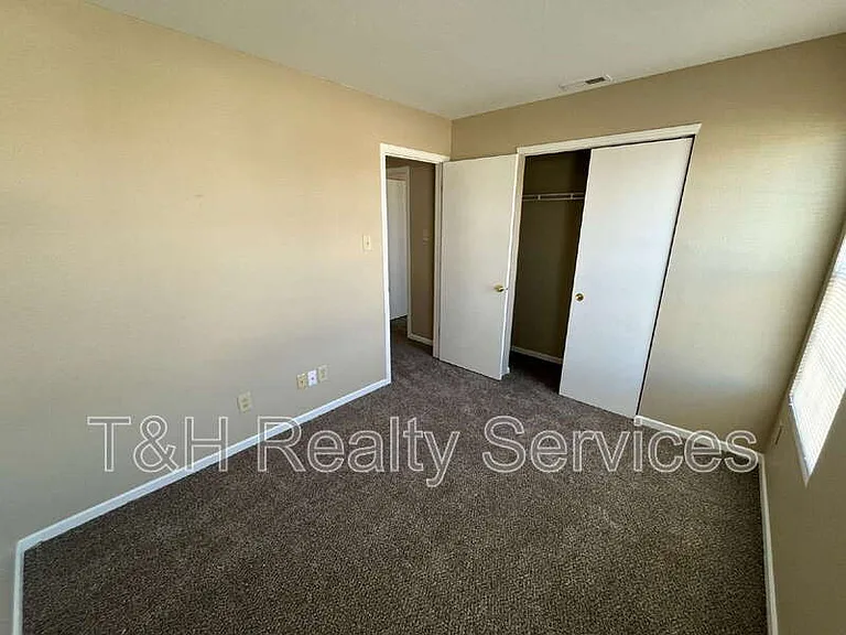 1422 Dowell St — Photo 15