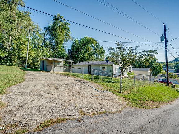 3rd image of 830 Pace St