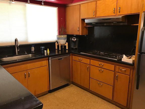 3rd image of 459 W Scott Ave