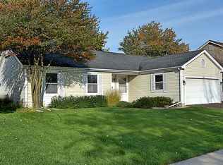 984 Shady Tree Ln, Wheeling, IL 60090