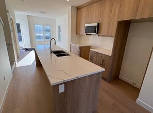 920 35th St SE #A, Calgary, AB T2A 1A5