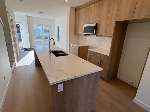 920 35th St SE #A, Calgary, AB T2A 1A5