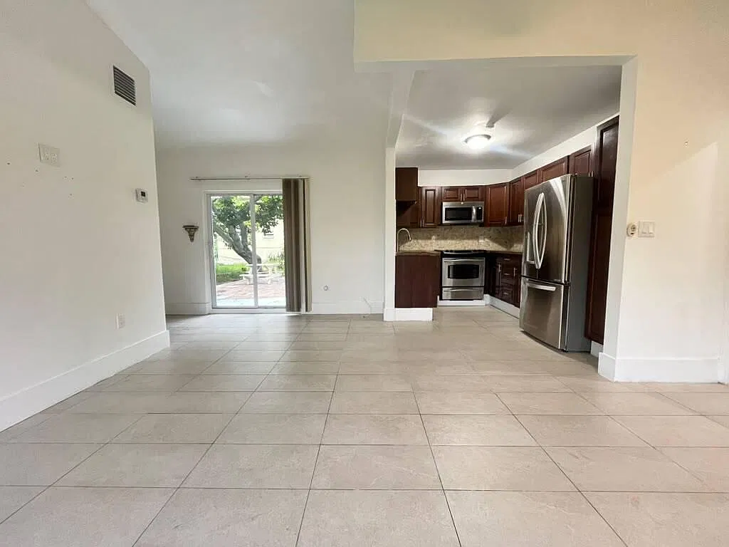 3 bed, 2.0 bath, 1356 sqft, $2,700 — Photo 4