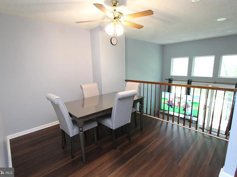 6 Halstead Pl — Photo 8