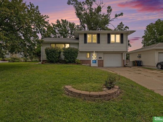 7217 Sun Valley Dr, Omaha, NE 68157