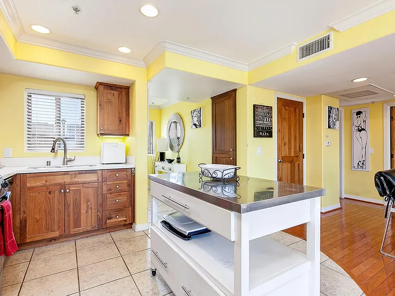 801 W Hawthorn St #403 — Photo 9