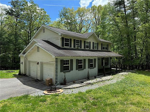 3rd image of 203 Tiger Lily Ln