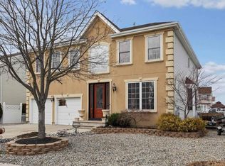 9 Jibsail Dr, Bayville, NJ 08721