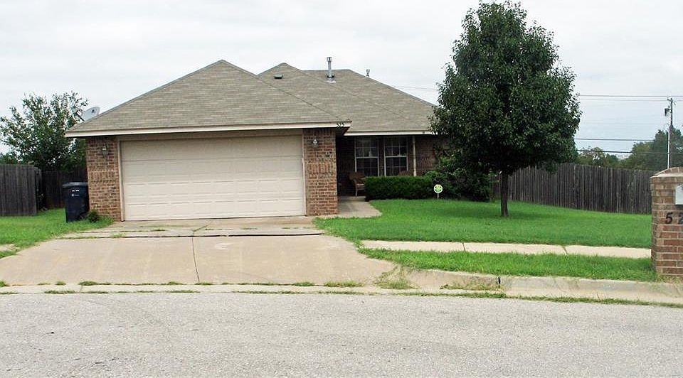 1st image of 525 SE 26th Cir