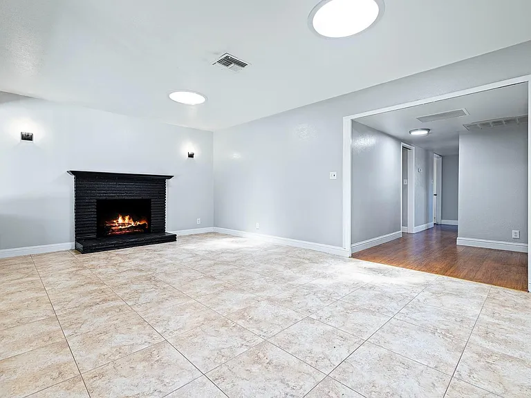 1511 E Almendra Dr — Photo 9