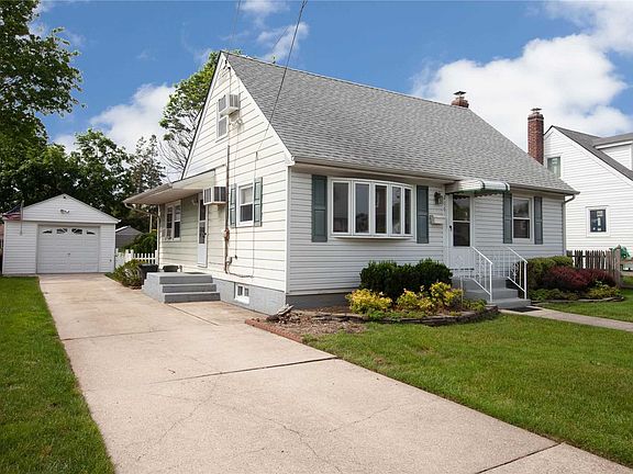 3rd image of 2061 Lincoln Ave