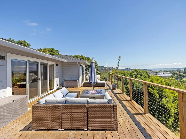 Upper deck, fire pit