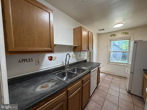 2nd image of 1003 Waterside Ct