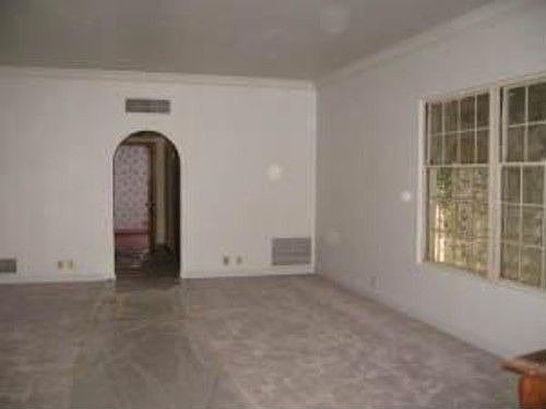 3rd image of 305 N Fraser Dr E