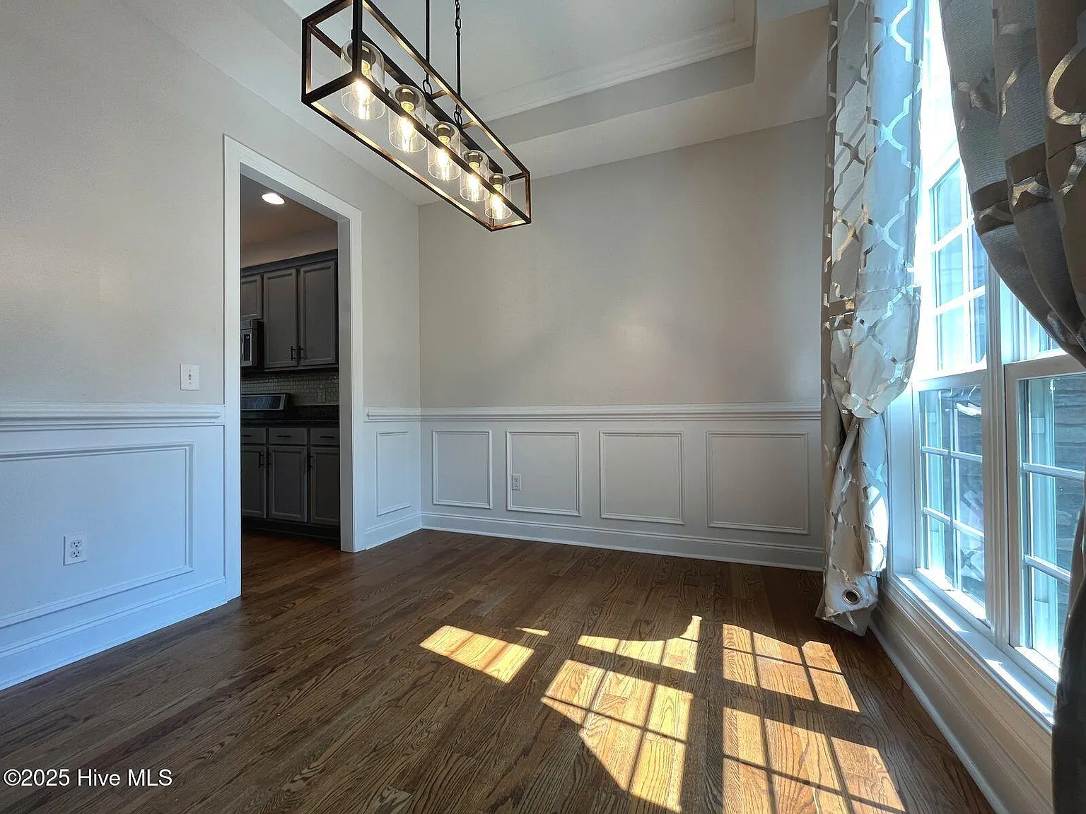 3 bed, 2.0 bath, 2050 sqft, $2,500 — Photo 4