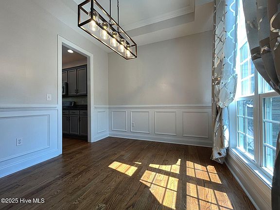 4th image of 145 Wayland St