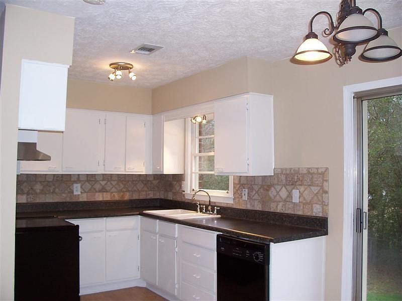 2nd image of 4590 Lakeview Dr