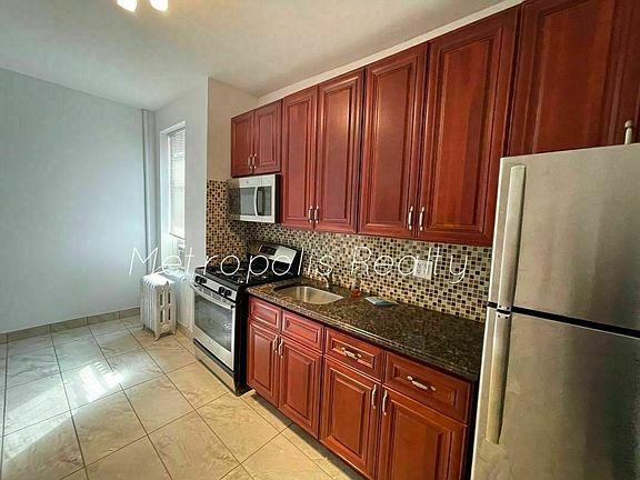 3rd image of 2421 29th St