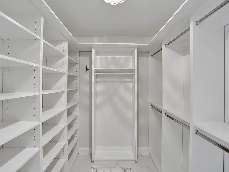 248 Codrington Dr — Photo 34