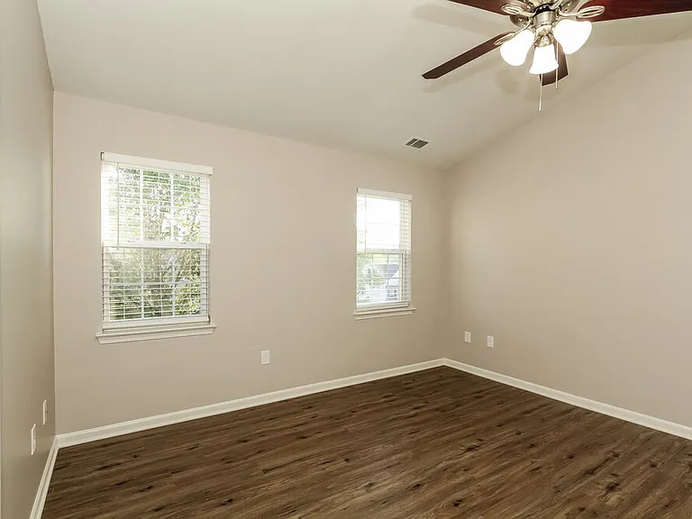 130 Hampshire Dr — Photo 11