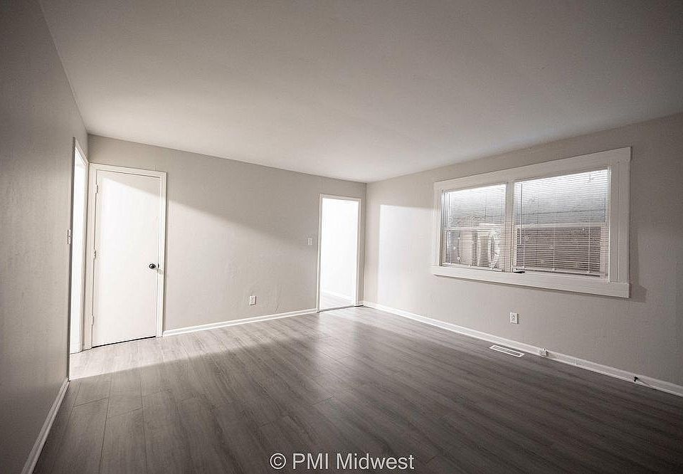 1st image of 3918 N Grand Ave #3918