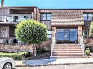 312 Sharon Garden Ct, Woodbridge, NJ