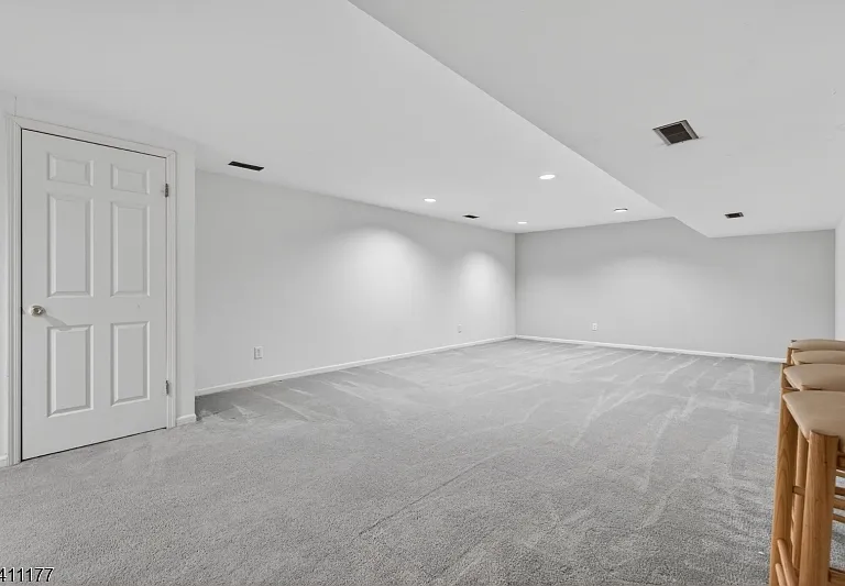 140 Kingston Ct — Photo 27