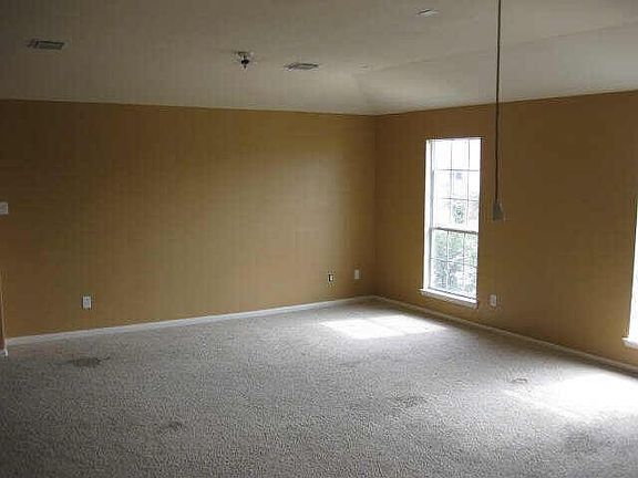 2nd image of 1918 Plum Creek Ln