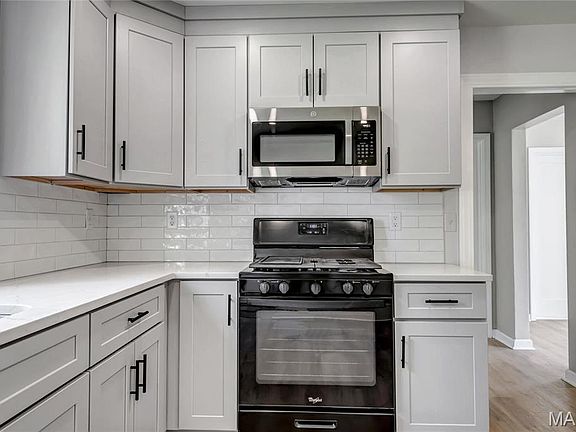 3rd image of 8955 Forest Ave