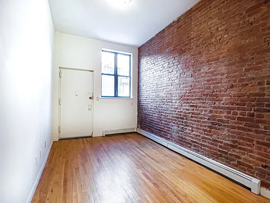 Rented by City Connections Realty | media 8