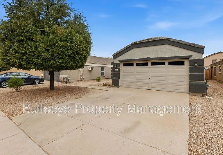 310 E Payton St — Photo 2