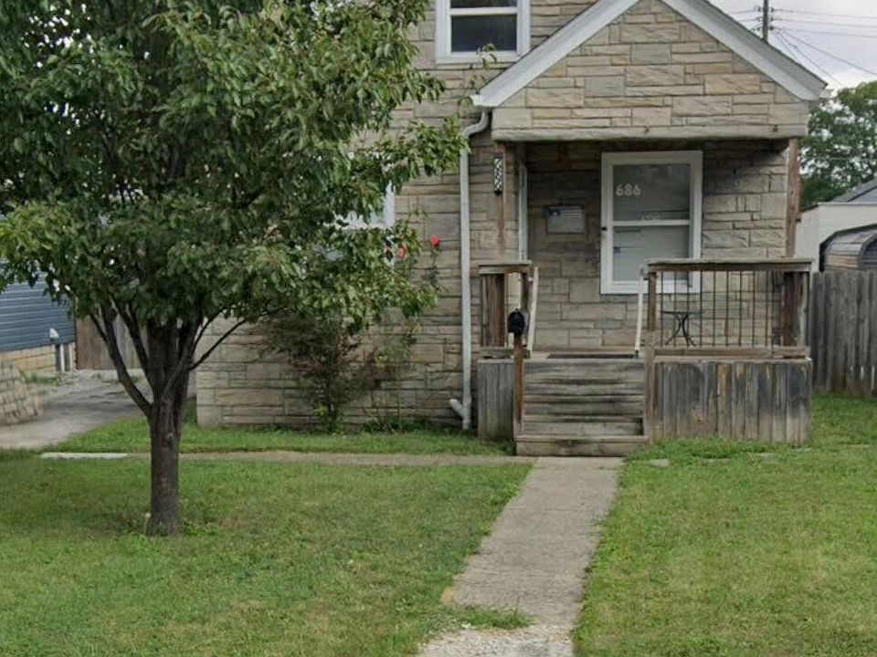 1st image of 686 Racine Ave