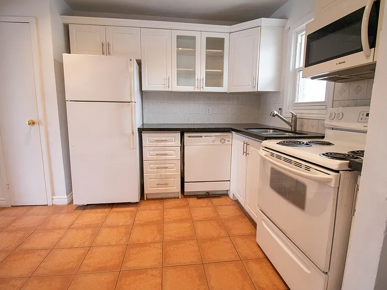 131 Rockwood Ave #33 — Photo 5