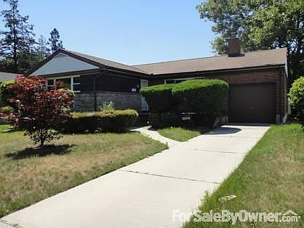 1st image of 2279 Renfrew Ave